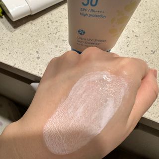 나우 [후르디아] 백탁NO! 화잘먹 수분광 선 에센스✨ — 5점을 준 리뷰어가 2025년 3월 올린 사용 사진