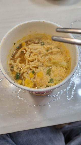 NISSIN 닛신 컵누들  4종 - 씨푸드오리지날, 씨푸드 스파이시, 씨푸드 커리, 씨푸드 XO소스 — 5점을 준 리뷰어가 2021년 12월 올린 사용 사진
