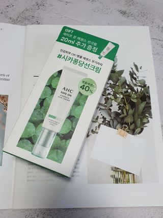 [AHC] 세이프온 에센스 선크림 올리브영 스페셜 증정 기획세트 — 5점을 준 리뷰어가 2022년 6월 올린 사용 사진