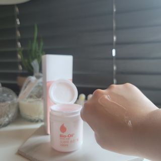 바이오오일 [바이오-오일] 드라이 스킨 젤 100ml — 5점을 준 리뷰어가 2021년 9월 올린 사용 사진