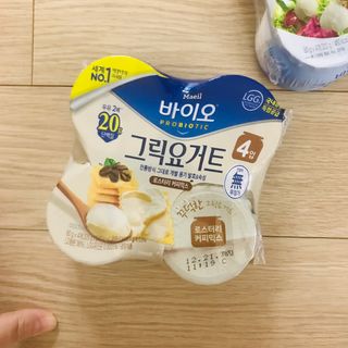 매일바이오 그릭요거트 오리지널 플레인 4개, 로스터리 커피믹스 4개 — 5점을 준 리뷰어가 2021년 12월 올린 사용 사진