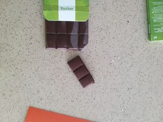 당류2g 자일리톨로 단맛을낸 슈카 퓨어비건 무설탕초콜릿 Xucker vegan 2개입 — 5점을 준 리뷰어가 2021년 4월 올린 사용 사진