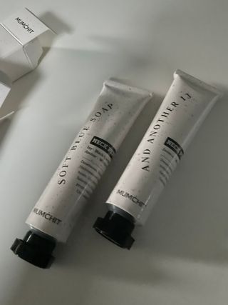 멈칫(MUMCHIT) 넥퍼퓸 NECKPERFUME 2가지 향 — 5점을 준 리뷰어가 2021년 11월 올린 사용 사진