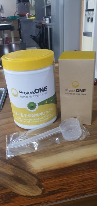 프로티원 단백질쉐이크 녹차맛 2주분 1통+보틀 — 5점을 준 리뷰어가 2021년 4월 올린 사용 사진