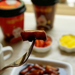 유비쿡 컵떡볶이 매운컵떡볶이2개/ 짜장컵떡볶이 2개  총 4개세트 — 5점을 준 리뷰어가 2021년 4월 올린 사용 사진