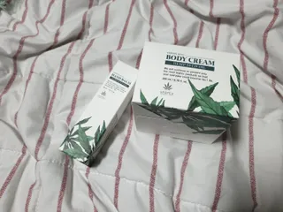 버텍스넘버원 버텍스 넘버원 햄프씨드오일 핸드밤, 바디크림 — 4점을 준 리뷰어가 2022년 3월 올린 사용 사진