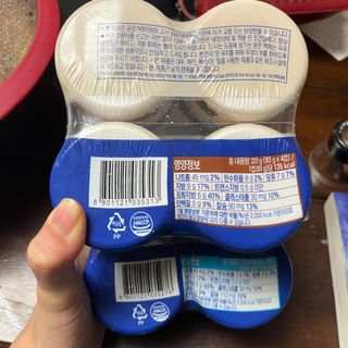 매일바이오 그릭요거트 오리지널 플레인 4개, 로스터리 커피믹스 4개 — 5점을 준 리뷰어가 2021년 12월 올린 사용 사진