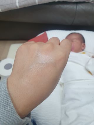 mom e 맘이 내추럴 베이비 케어 크림+바디오일 — 5점을 준 리뷰어가 2021년 1월 올린 사용 사진