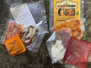 [푸딩팩토리] 얼큰김치수제비 350g  / 우삼겹 김치찌개 185g — 4점을 준 리뷰어가 2022년 10월 올린 사용 사진