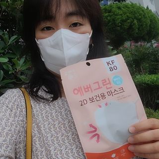 [에버그린] 2D 새부리형 KF80 중형 화이트 25매 — 5점을 준 리뷰어가 2021년 8월 올린 사용 사진