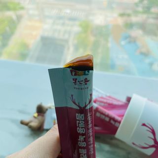 [몸엔용] 녹용 담은 탱탱 콜라겐 녹용 콜라겐 젤리 15g x 20포 — 5점을 준 리뷰어가 2022년 4월 올린 사용 사진