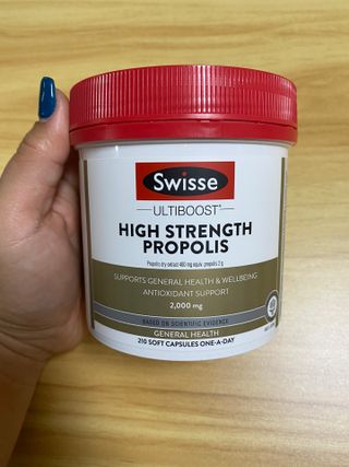 Swisse 스위스 고함량 프로폴리스 2,000mg 210정 — 5점을 준 리뷰어가 2021년 11월 올린 사용 사진