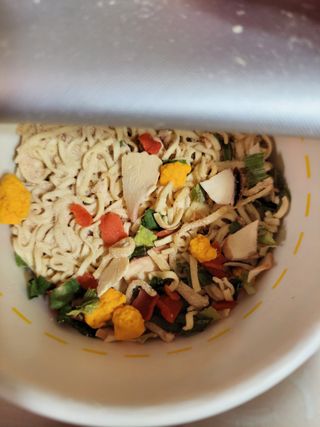 NISSIN 닛신 컵누들  4종 - 씨푸드오리지날, 씨푸드 스파이시, 씨푸드 커리, 씨푸드 XO소스 — 5점을 준 리뷰어가 2022년 11월 올린 사용 사진