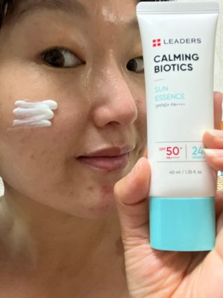 리더스코스메틱 리더스 카밍 바이오틱스 선 에센스 SPF 50+ PA++++ — 5점을 준 리뷰어가 2022년 6월 올린 사용 사진