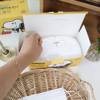 JHWORLD 스누피 마스크 정품 스누피 KF-AD 국내 비말차단 아동용 성인용 일회용 덴탈마스크 50매 — 4점을 준 리뷰어가 2021년 7월 올린 사용 사진