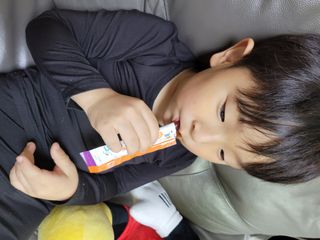 베거스코리아 [콜리케어] 키즈 홍삼콜리 딸기맛 14포 — 5점을 준 리뷰어가 2021년 11월 올린 사용 사진