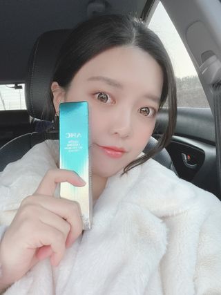 [NEW 탄력유턴 아이크림] AHC 유스 래스팅 리얼 아이크림 포 페이스 — 5점을 준 리뷰어가 2021년 2월 올린 사용 사진