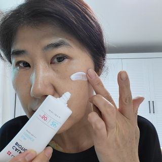 리더스코스메틱 리더스 카밍 바이오틱스 선 에센스 SPF 50+ PA++++ — 5점을 준 리뷰어가 2022년 5월 올린 사용 사진