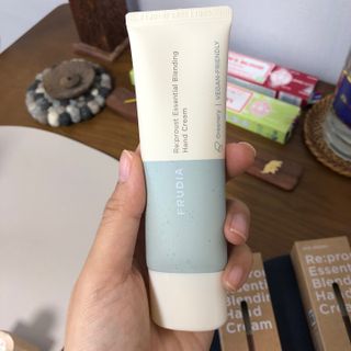 [후르디아] 끈적임 없는 착한성분 비건  핸드크림 3종 — 4.5점을 준 리뷰어가 2021년 11월 올린 사용 사진