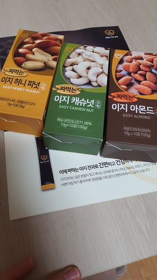 짜먹는 이지견과 짜먹는 이지아몬드, 짜먹는 이지허니피넛, 짜먹는 이지캐슈넛 각 10g X  10포 — 5점을 준 리뷰어가 2021년 2월 올린 사용 사진