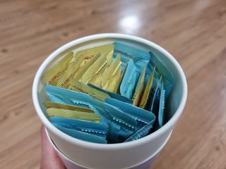 페페로니 잘 먹는 캣츄 - 무항생제 닭고기 12개 + 원양선 참치 12개 — 5점을 준 리뷰어가 2021년 8월 올린 사용 사진