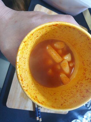 유비쿡 컵떡볶이 매운컵떡볶이2개/ 짜장컵떡볶이 2개  총 4개세트 — 5점을 준 리뷰어가 2021년 3월 올린 사용 사진
