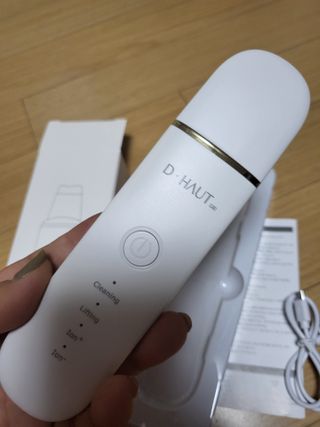 디하우트 랩 4 in 1 갈바닉 아쿠아 워터 필링기 스킨스크러버 — 4.5점을 준 리뷰어가 2021년 11월 올린 사용 사진