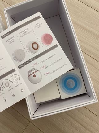 디하우트 랩 디하우트랩 클렌징 피부관리기 진동클렌저 실리콘+2종 인조모 브러시 — 5점을 준 리뷰어가 2021년 11월 올린 사용 사진