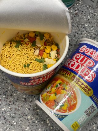 NISSIN 닛신 컵누들  4종 - 씨푸드오리지날, 씨푸드 스파이시, 씨푸드 커리, 씨푸드 XO소스 — 5점을 준 리뷰어가 2022년 11월 올린 사용 사진