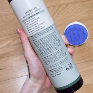 유메이 웰니스 샴푸 + 유메이 스칼프 브러쉬 — 5점을 준 리뷰어가 2021년 12월 올린 사용 사진