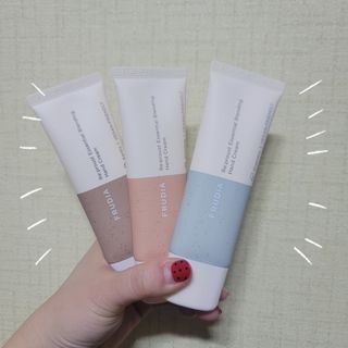 [후르디아] 끈적임 없는 착한성분 비건  핸드크림 3종 — 5점을 준 리뷰어가 2022년 2월 올린 사용 사진