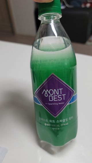 몽베스트 Montbest with Sparkling water Plain 20병 — 5점을 준 리뷰어가 2021년 10월 올린 사용 사진