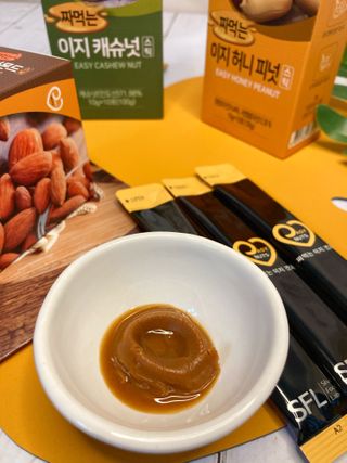 짜먹는 이지견과 짜먹는 이지아몬드, 짜먹는 이지허니피넛, 짜먹는 이지캐슈넛 각 10g X  10포 — 5점을 준 리뷰어가 2021년 1월 올린 사용 사진