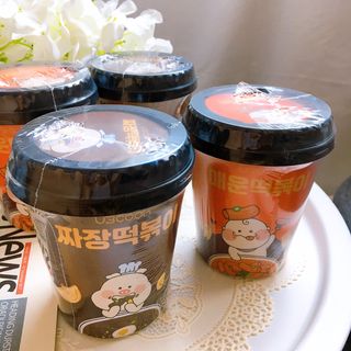 유비쿡 컵떡볶이 매운컵떡볶이2개/ 짜장컵떡볶이 2개  총 4개세트 — 5점을 준 리뷰어가 2021년 3월 올린 사용 사진
