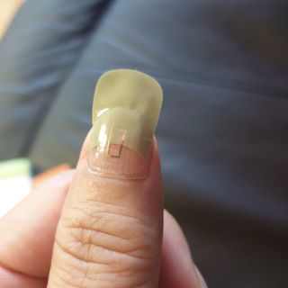 [네일가게] 햇빛에 닿으면 색이 변하는 신기한 햇살 반전 네일스티커_B — 5점을 준 리뷰어가 2021년 8월 올린 사용 사진