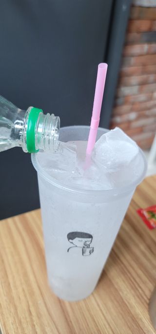 몽베스트 Montbest with Sparkling water Plain 20병 — 5점을 준 리뷰어가 2022년 6월 올린 사용 사진