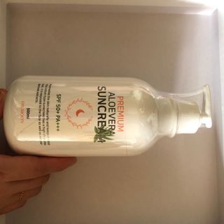 [닥터문] 프리미엄 알로에베라 선크림 500ml — 4점을 준 리뷰어가 2022년 6월 올린 사용 사진