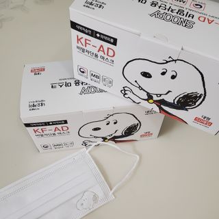 JHWORLD 스누피 마스크 정품 스누피 KF-AD 국내 비말차단 아동용 성인용 일회용 덴탈마스크 50매 — 5점을 준 리뷰어가 2021년 6월 올린 사용 사진
