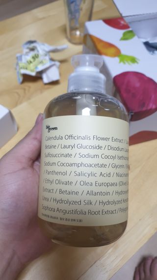 빅그린 안티 헤어로스 탈모 카렌듈라 바이옴 샴푸 500ml (지성두피용) — 4.5점을 준 리뷰어가 2022년 7월 올린 사용 사진