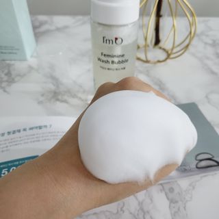 아임오 페미닌워시 150ML + 페미닌티슈6입 + 아임오스티커 + 쿠폰북 — 5점을 준 리뷰어가 2021년 10월 올린 사용 사진