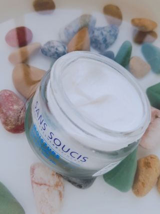 산수시 아쿠아 베네핏 24h 수부지 물광 속건조 수분크림 50ml — 3점을 준 리뷰어가 2021년 6월 올린 사용 사진