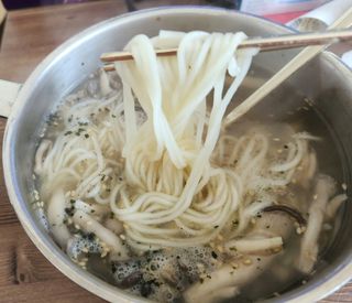 [한면원] 잔치국수 2인분 — 5점을 준 리뷰어가 2023년 3월 올린 사용 사진