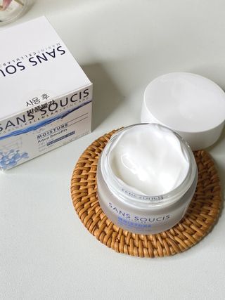 산수시 아쿠아 베네핏 24h 수부지 물광 속건조 수분크림 50ml — 5점을 준 리뷰어가 2021년 6월 올린 사용 사진