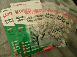 [큐어반H 스팟] 자외선 99프로 차단되는 스틱타입 스팟밴드(1팩 / 66매입) — 5점을 준 리뷰어가 2022년 11월 올린 사용 사진