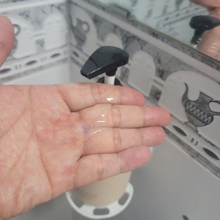 프리마인 더이상 뻣뻣하고 효과없는 탈모샴푸는 NO. 근본부터 케어하는 셀베이스 그린티샴푸(500ml) — 5점을 준 리뷰어가 2023년 4월 올린 사용 사진
