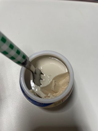 매일바이오 그릭요거트 오리지널 플레인 4개, 로스터리 커피믹스 4개 — 1.5점을 준 리뷰어가 2021년 12월 올린 사용 사진