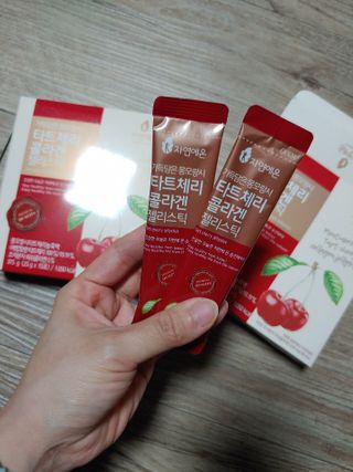 자연에온 가득담은 몽모랑시 타트체리 콜라겐 젤리스틱 — 5점을 준 리뷰어가 2021년 1월 올린 사용 사진