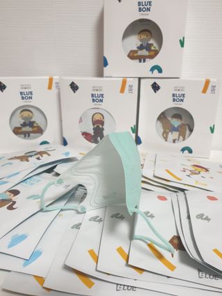 [블루 본 아이노우] 유아용 컬러마스크 40 PCS SET 2중 택 1 — 5점을 준 리뷰어가 2021년 4월 올린 사용 사진