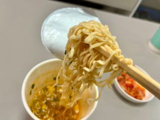 NISSIN 닛신 컵누들  4종 - 씨푸드오리지날, 씨푸드 스파이시, 씨푸드 커리, 씨푸드 XO소스 — 5점을 준 리뷰어가 2023년 1월 올린 사용 사진