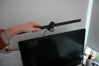 TOMO GRAPHY 나 있을땐 환한 조명 나 없을땐 확실한 살균 ★ DESK LIGHT & STERILIZER [ON] ★ — 5점을 준 리뷰어가 2021년 11월 올린 사용 사진